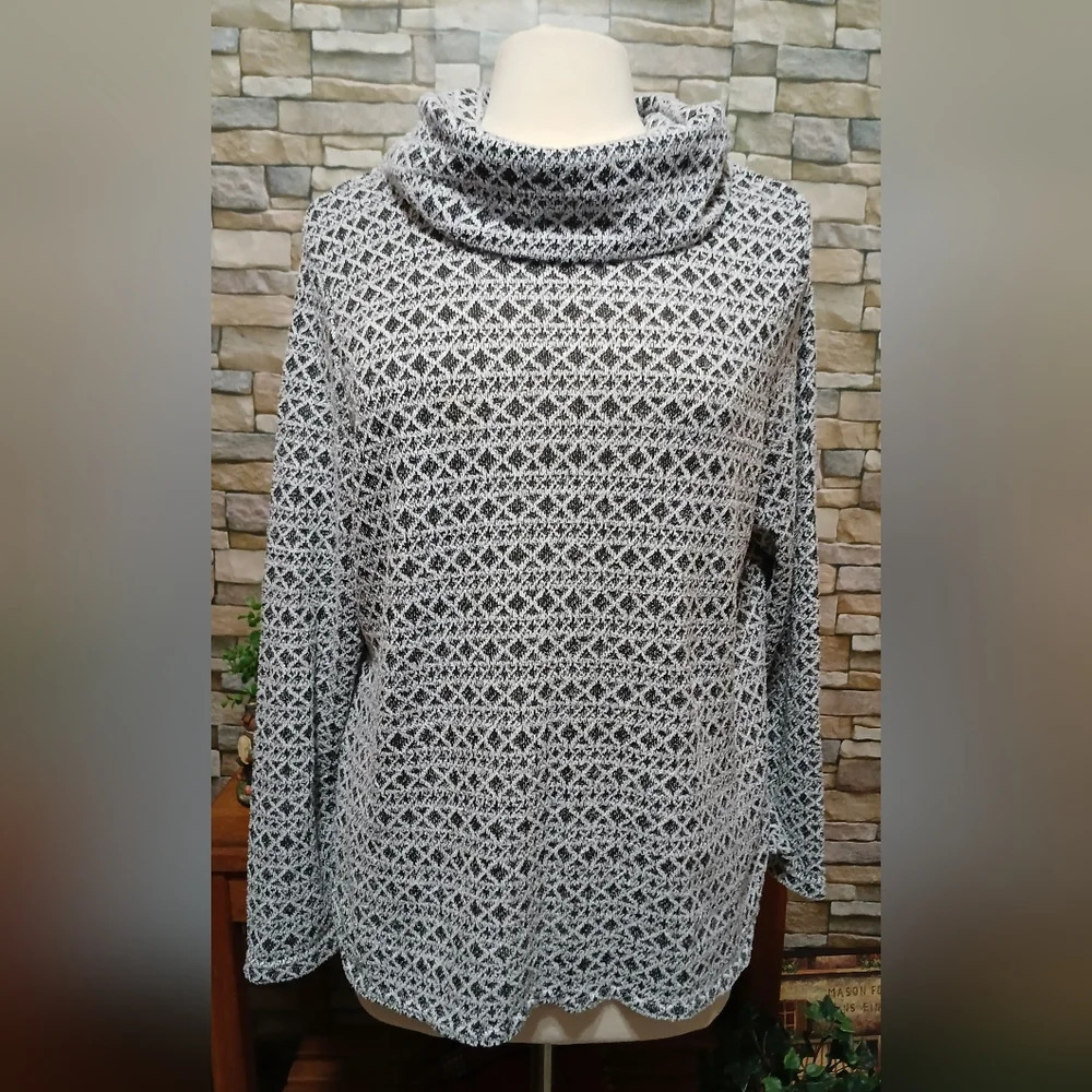 Croft & Barrow XL Cozy Sweater Black Gray Diamond Print Turtleneck